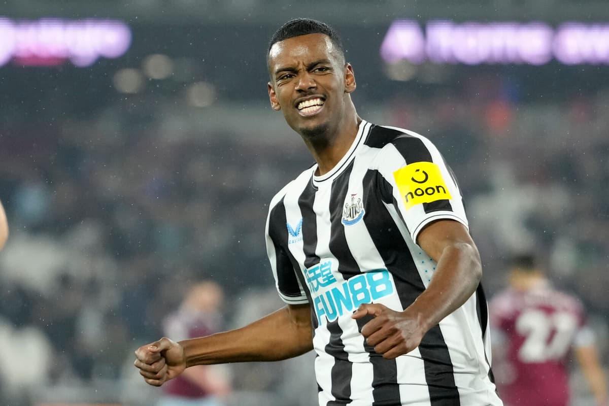 Newcastle Coach Confirms Alexander Isak Will Stay Amid Transfer Rumors