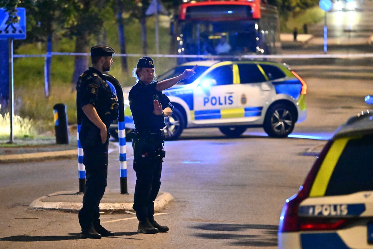 Man Seriously Injured in Vårby Shooting; Police Hunt for Suspects