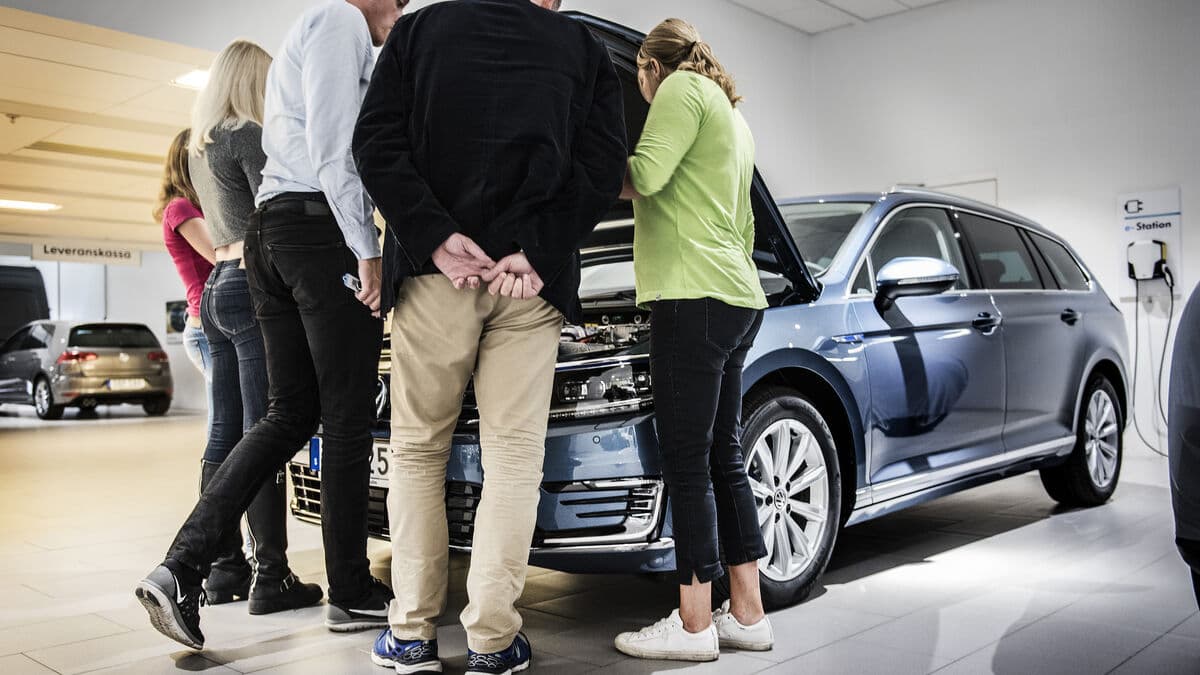 New car sales are declining – Tesla is plummeting