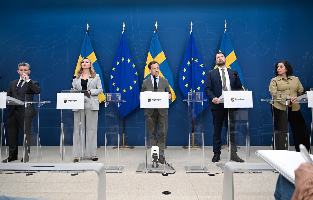 Russian Drones Deliberately Breach Polish Airspace, Says Swedish PM