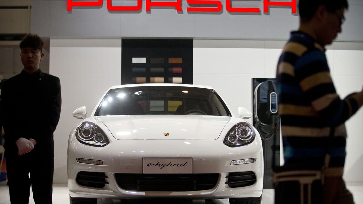 Porsche sales fell 10 percent last year