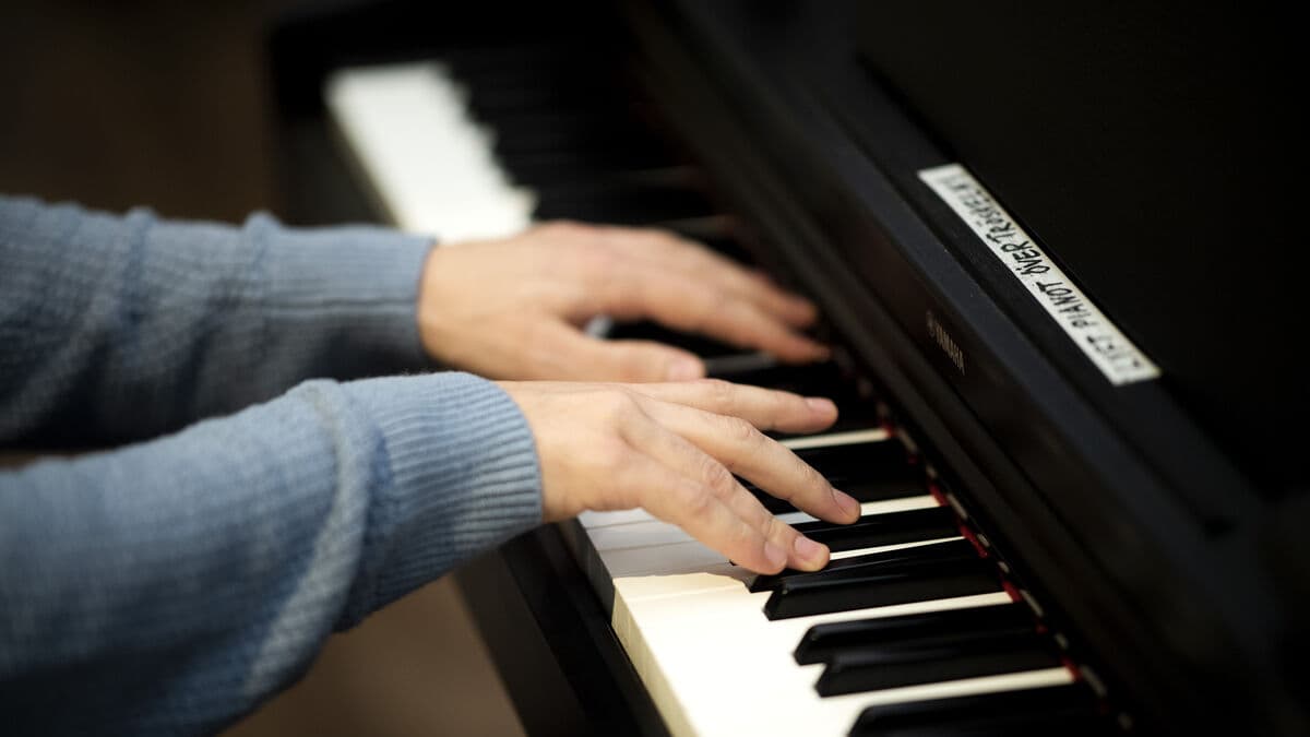 Piano teacher at Kulturskolan in Gothenburg files harassment complaint over switch to group teaching