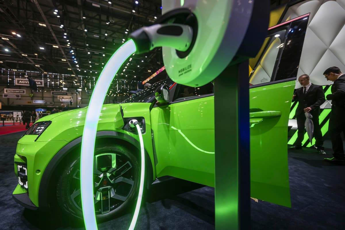 Renault Confirms 2025 Forecast with Electric Car Growth