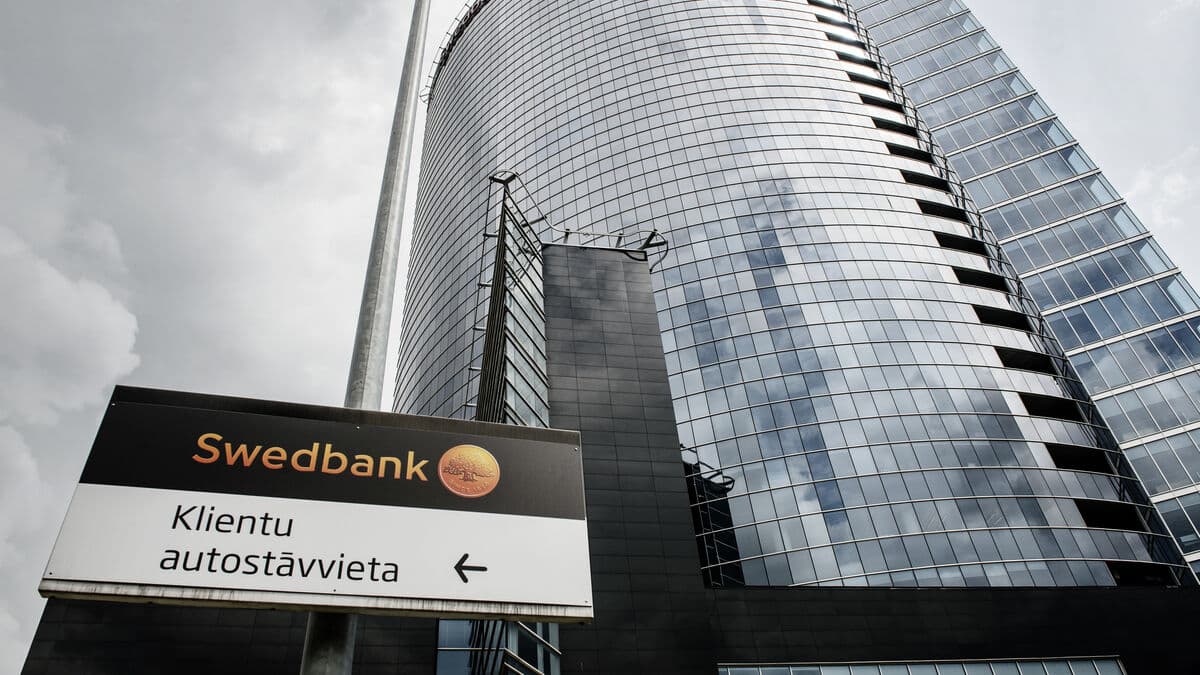 Swedish banks must review risks in Baltic countries