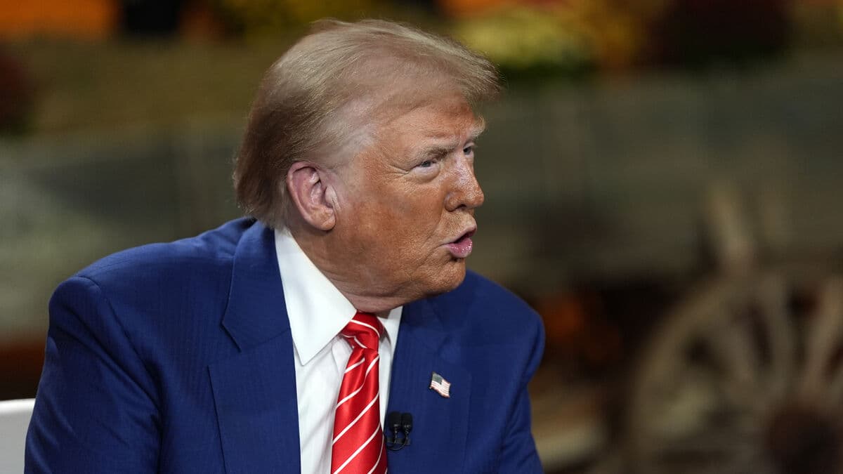 Dollar pressured by uncertainty surrounding Trump tariffs