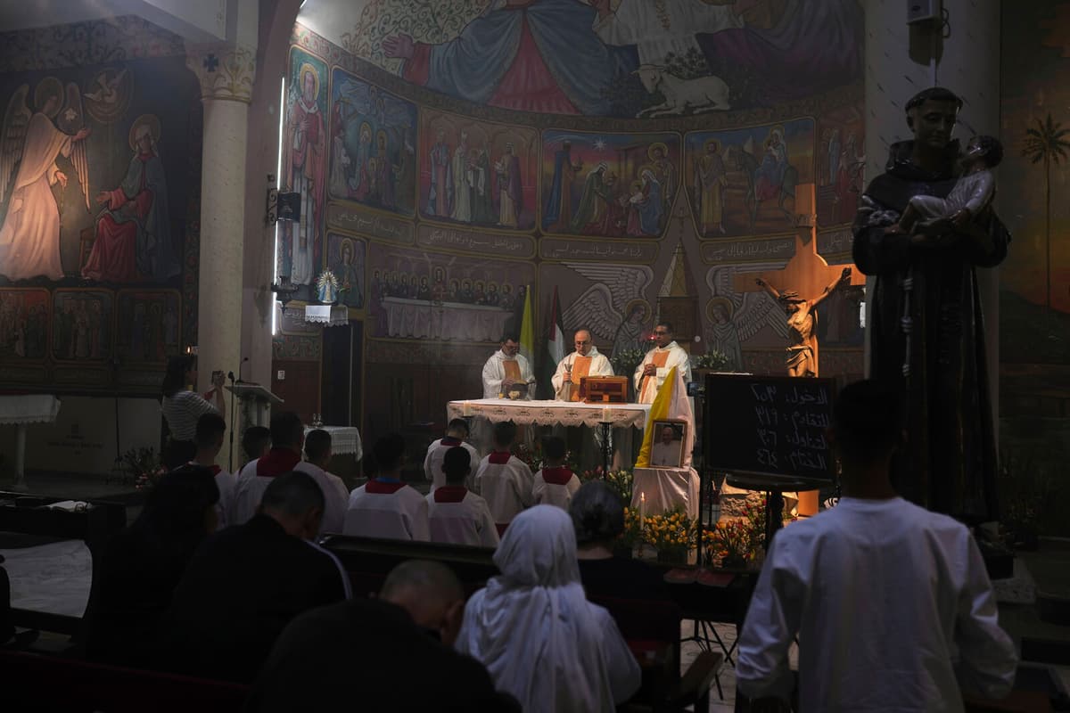 Catholic Leaders Visit Bombed Church in Gaza