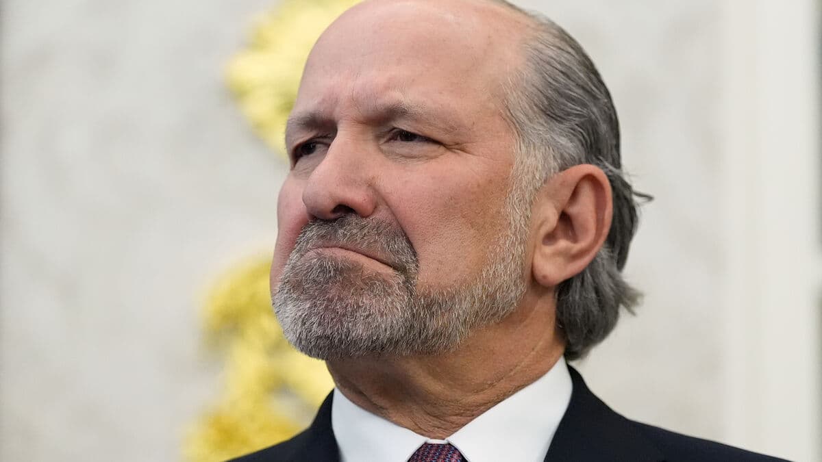 Trump's trade secretary booed at Davos dinner