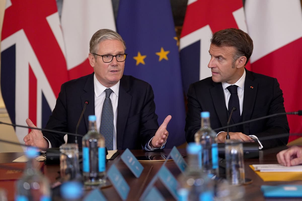 Starmer and Macron Call for Increased Pressure on Putin