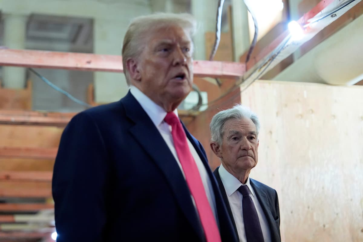 Trump Considers Lawsuit Against Fed Chief Powell Over Renovation Costs