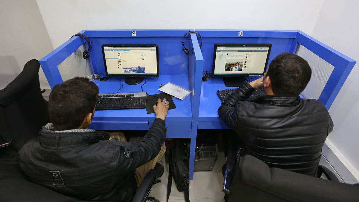 Taliban Shuts Down Internet in Afghanistan