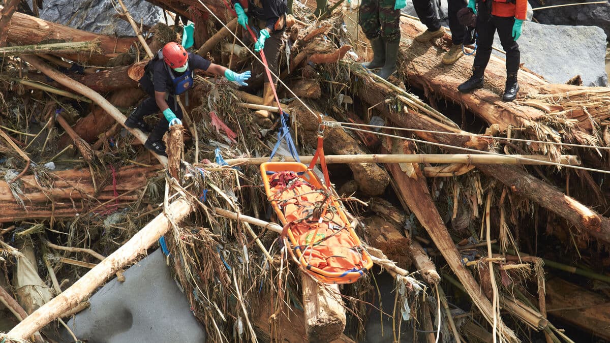 Over 1,000 dead in torrential rains – military deployed