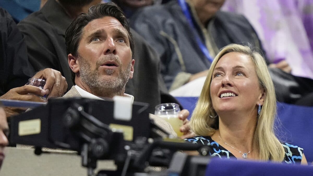 Henrik Lundqvist Extends TV Contract as NHL Expert with TNT Sports