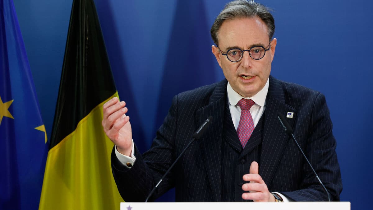 De Wever: Now I'm going to the dacha