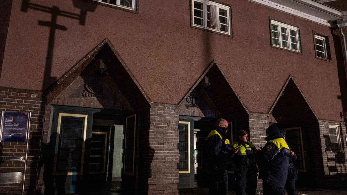 Tens of thousands without power in Berlin after suspected arson