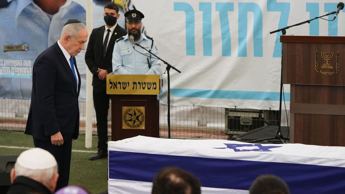 Netanyahu warns Israel's enemies at funeral of last Israeli hostage