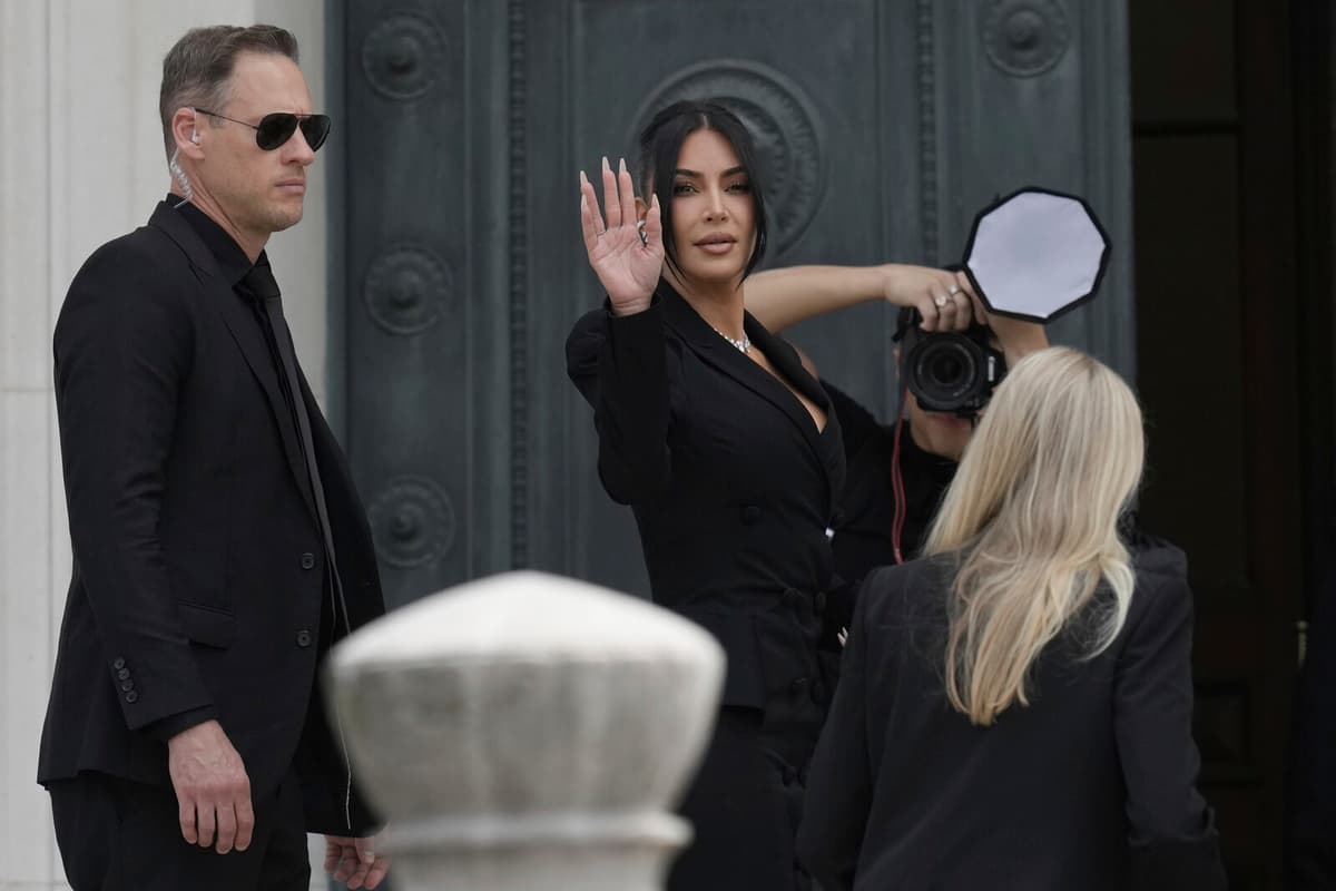 Kim Kardashian Tearfully Recalls Paris Robbery at Trial
