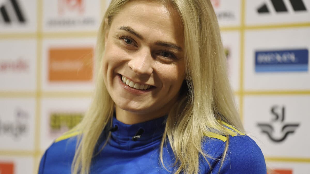 Rolfö and Bergström score as Manchester United beat Liverpool 3-1