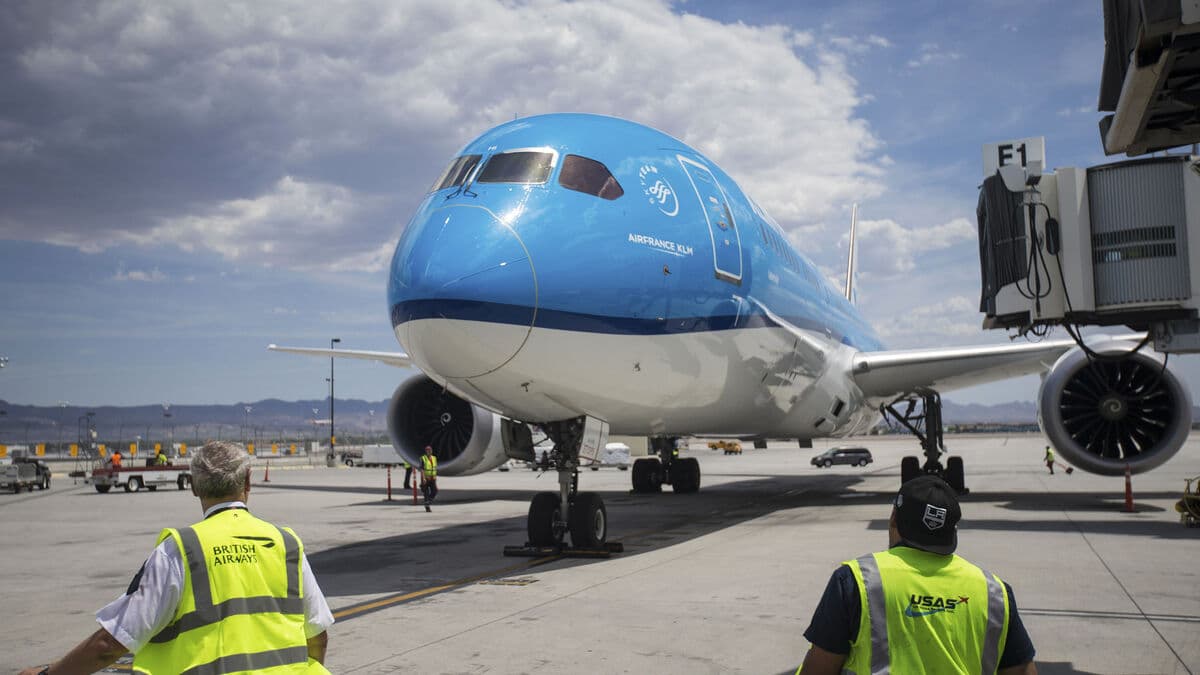 Major airlines pause Dubai flights over Iran concerns