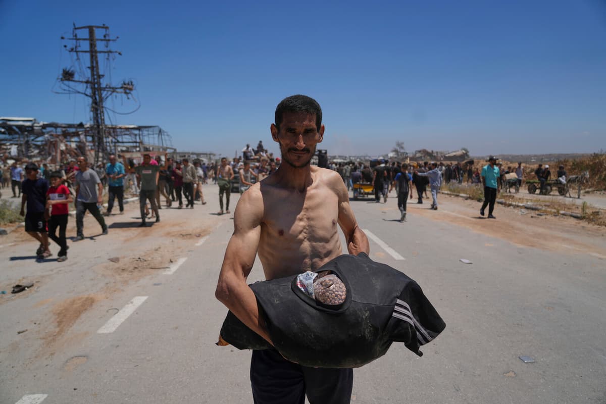 Gaza Aid Efforts Face Chaos and Criticism Amid Israeli Attacks