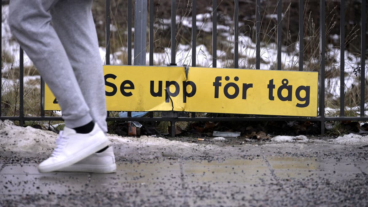 Goal missed, deadly level crossings remain in Sweden