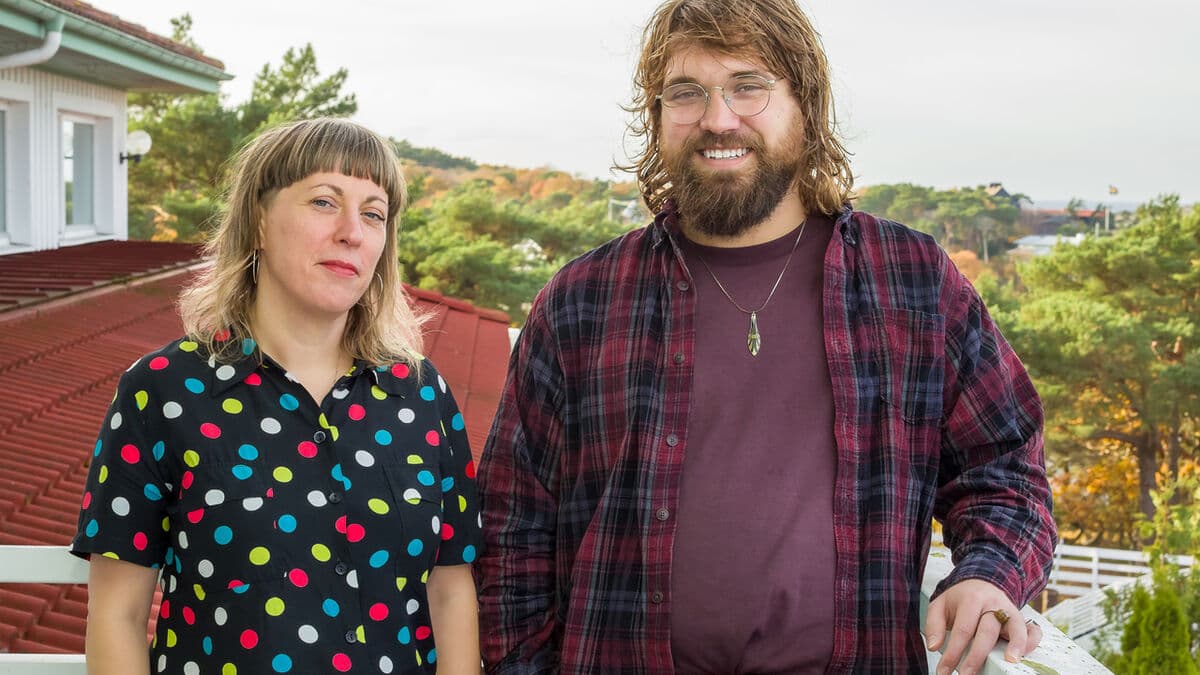 Singer receives award for courage and direct speech