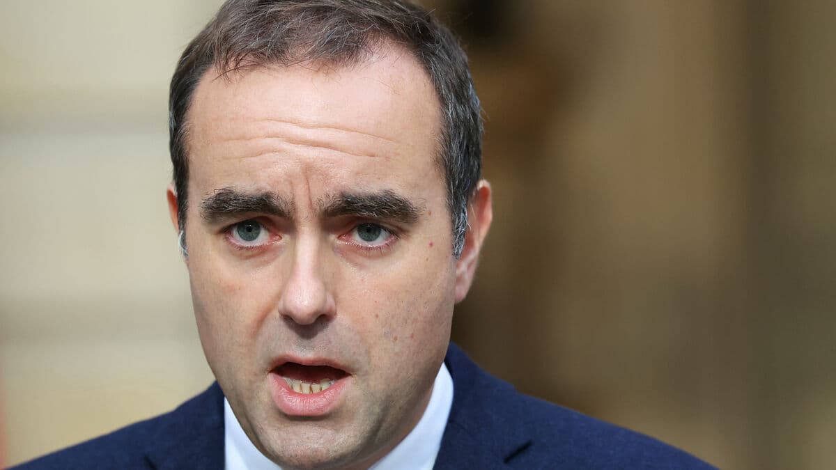 France Unveils New Government as Macron Faces Political Challenges