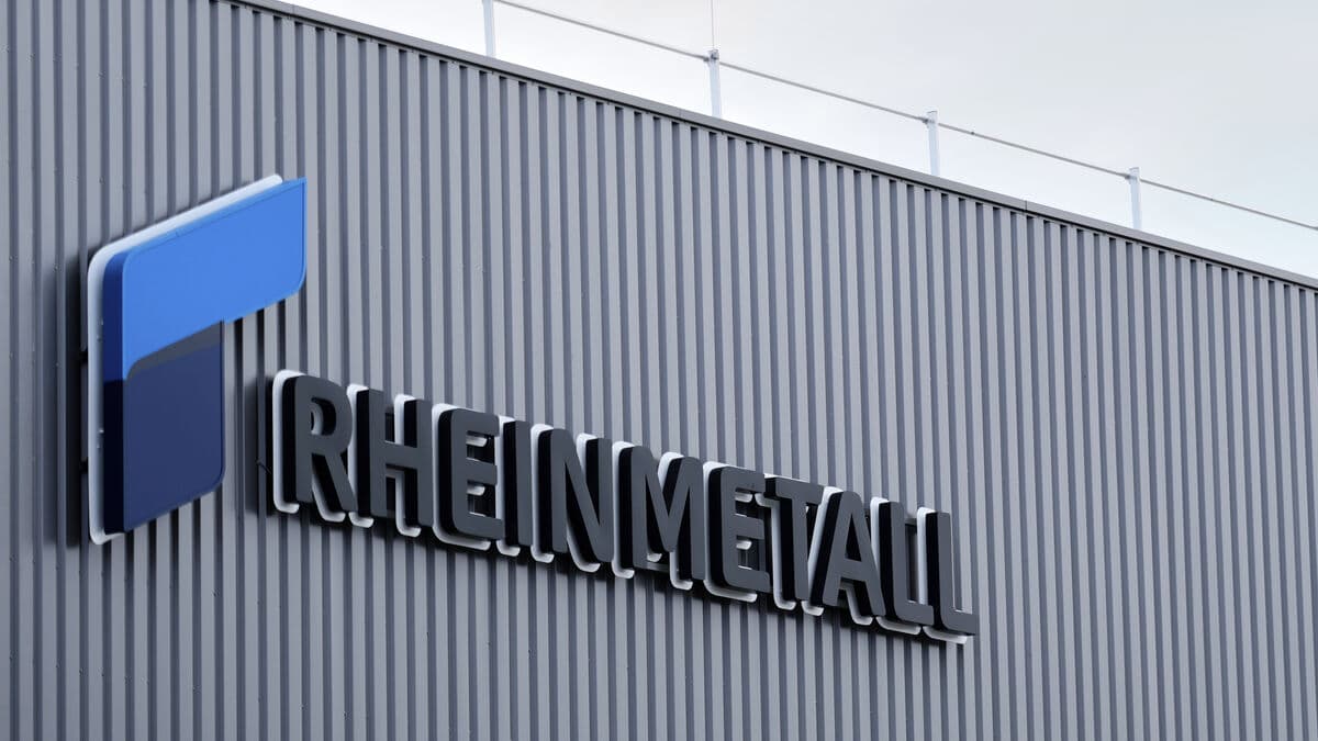 Britain and Germany sign $70 million arms deal for advanced artillery