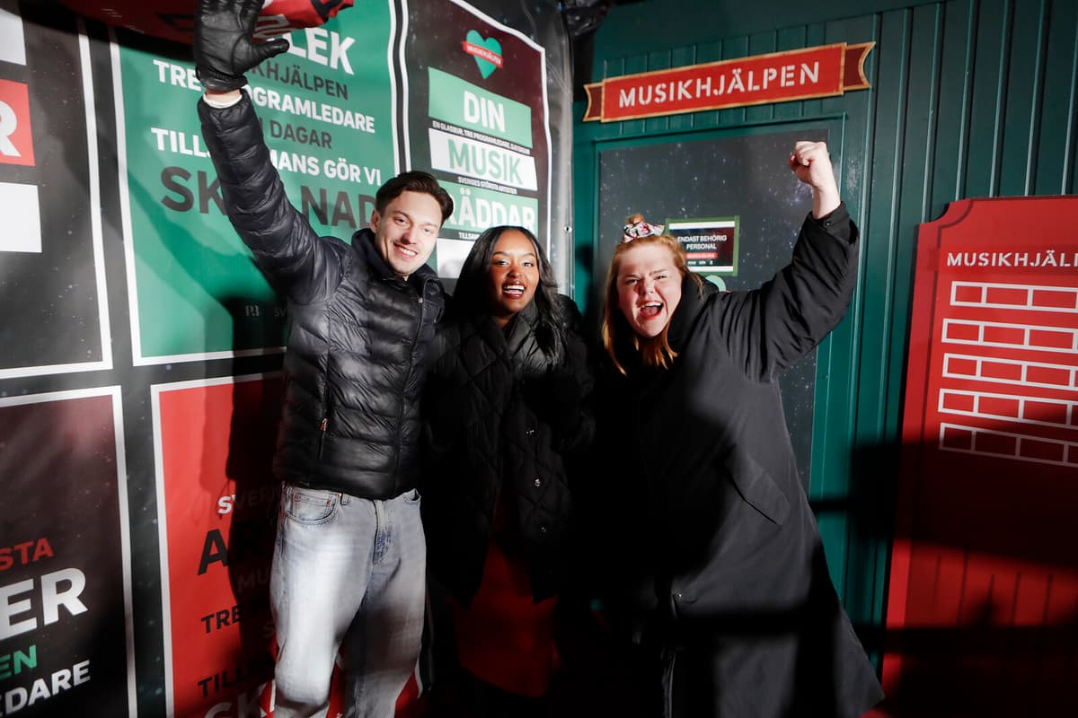 Linnéa Wikblad "burns" in "Music Aid"'s booth