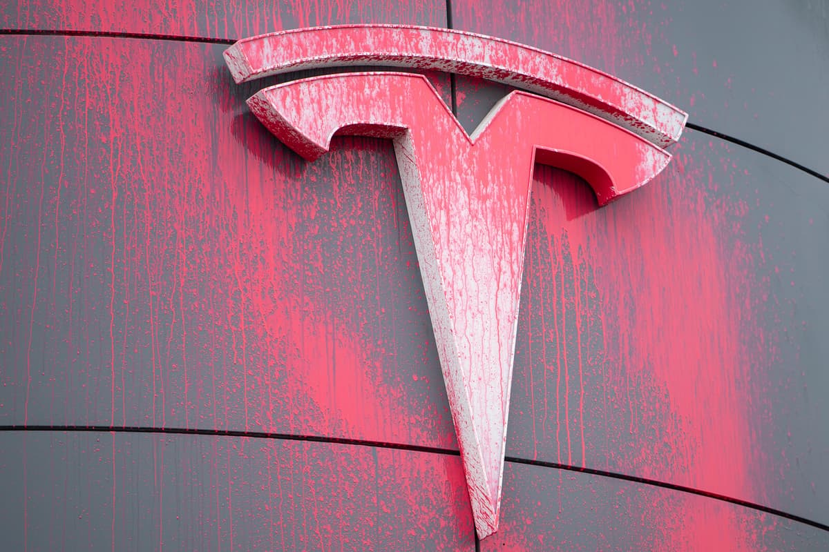 Tesla Sales Plummet in Q1, Miss Analyst Expectations by Wide Margin