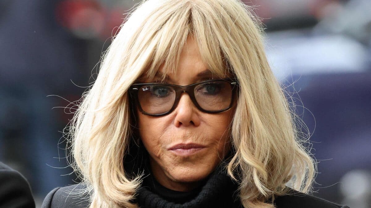 Brigitte Macron in stormy weather – mocked activists
