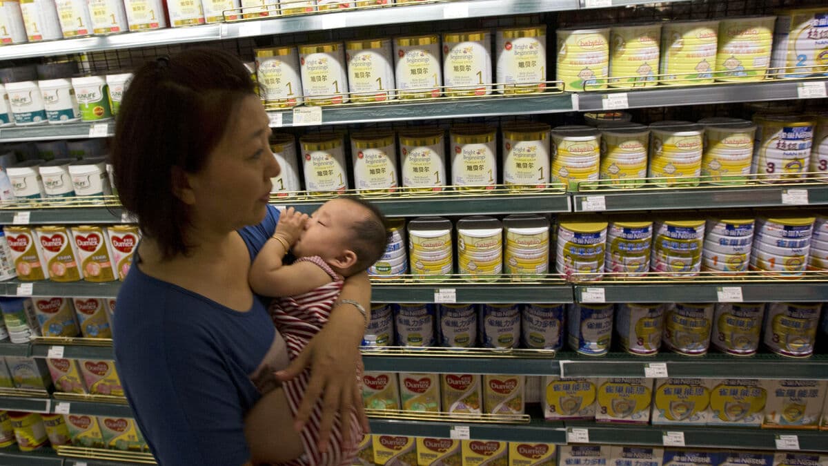 China imposes tariffs on EU dairy products