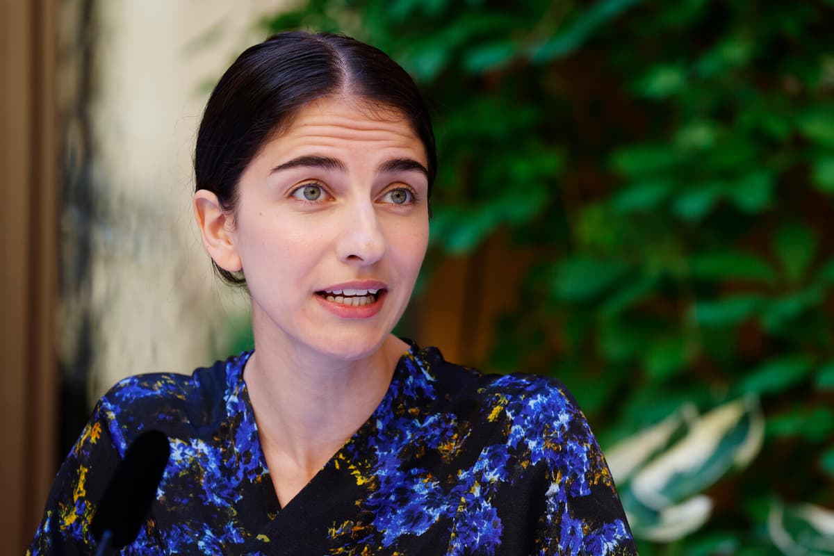 Minister Calls Eleven-Hour Train Delay in Linköping "Terrible"