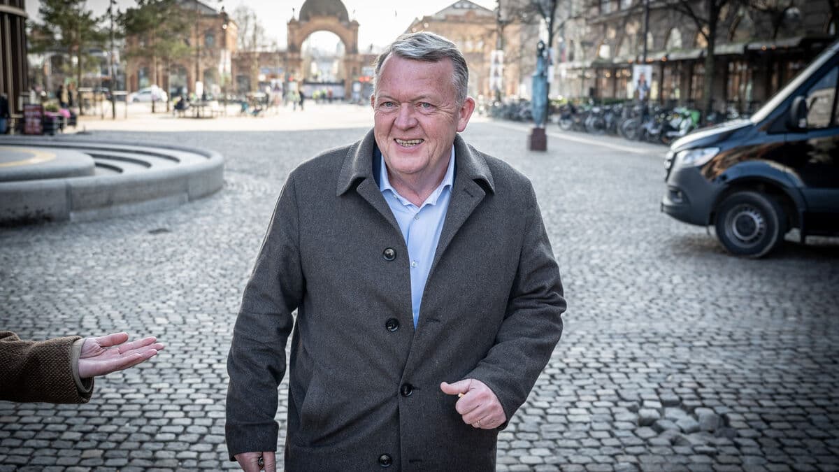 Loop: Who should answer the phone if Trump calls?