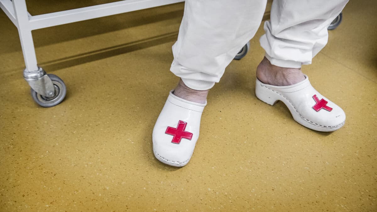 More foreign-born people are getting jobs - the gap is closing rapidly