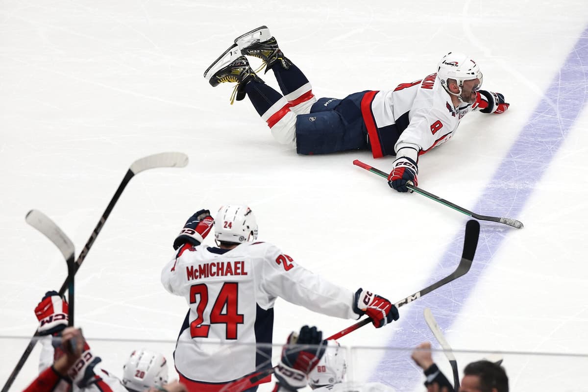 Ovechkin Breaks Gretzky's Record with 895th NHL Goal