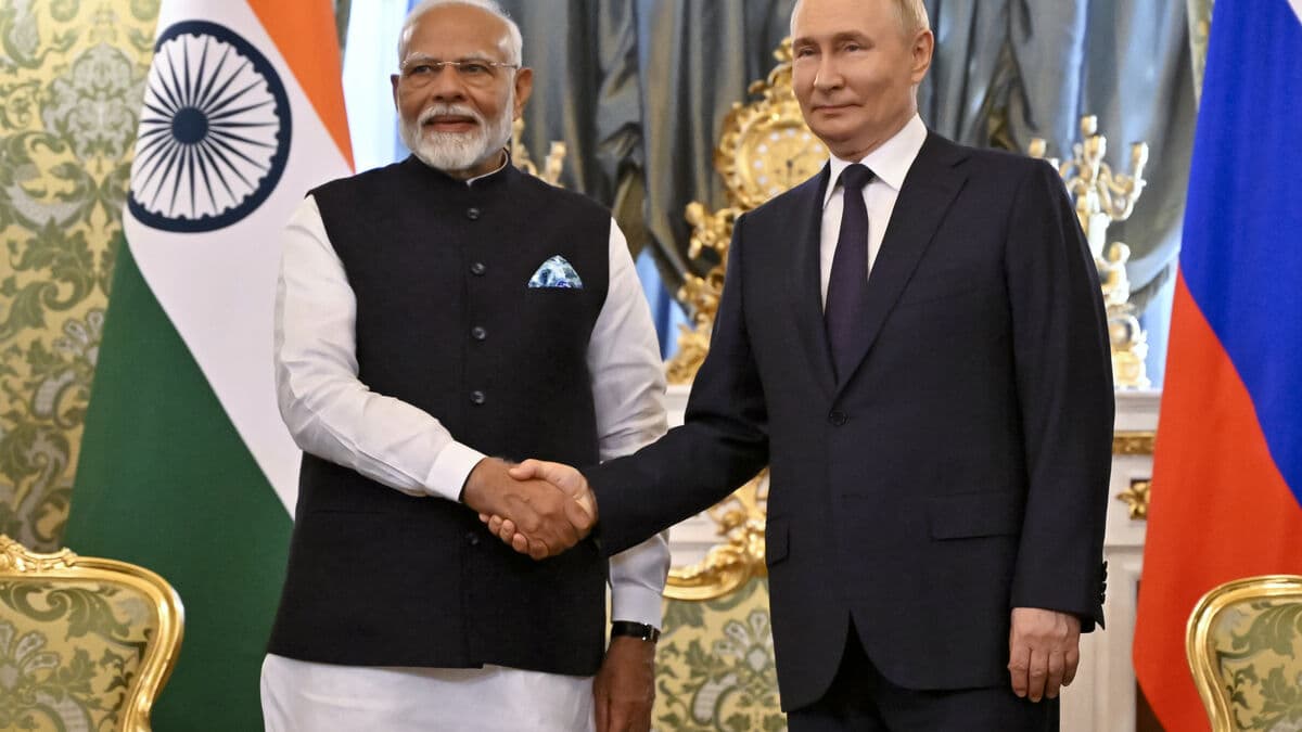 Russia leases nuclear-powered submarine