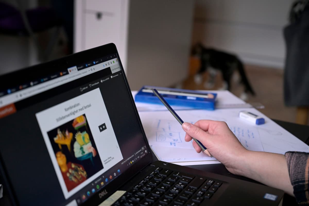 Moderate Party's Plan to Abolish Thesis Faces Criticism