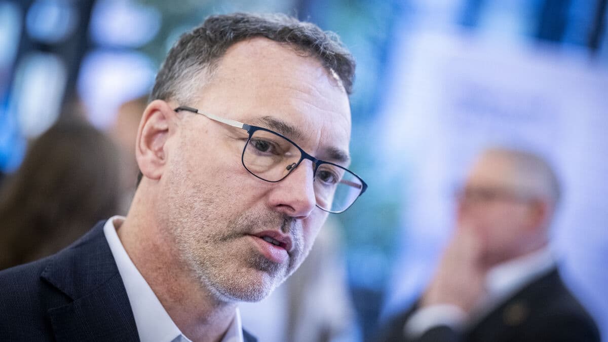 A: The government's responsibility for the lack of power reserves