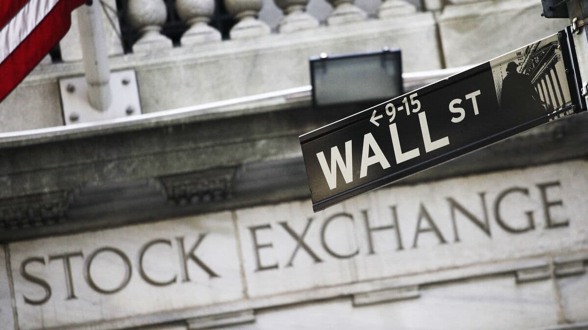 Wall Street waits for interest rate announcement