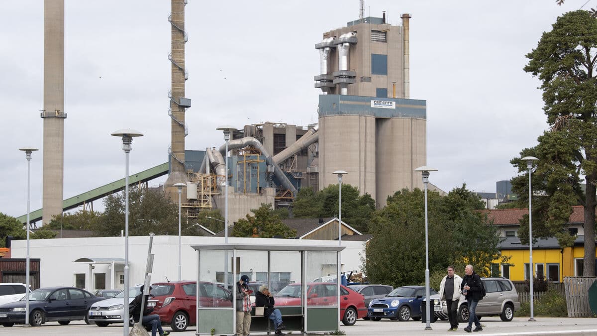 Cement factory pauses carbon capture