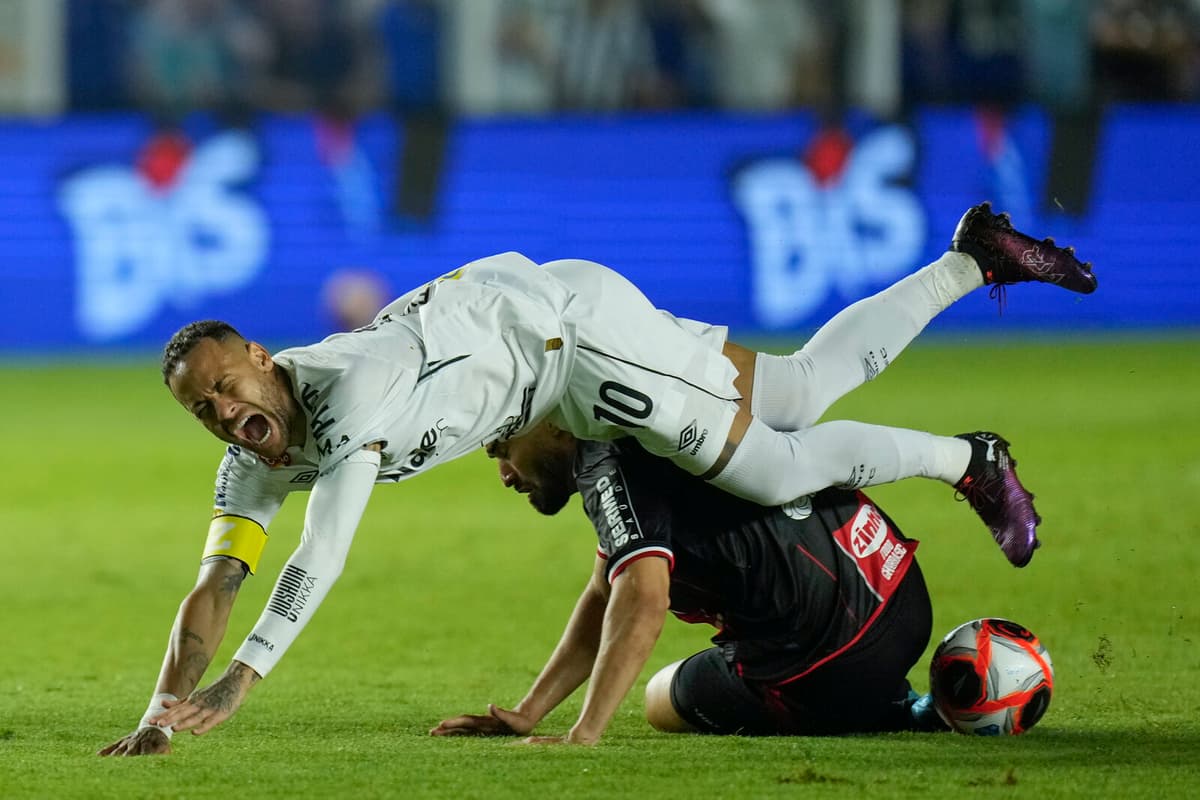 Neymar in Tears After Santos' 0-6 Loss to Vasco da Gama