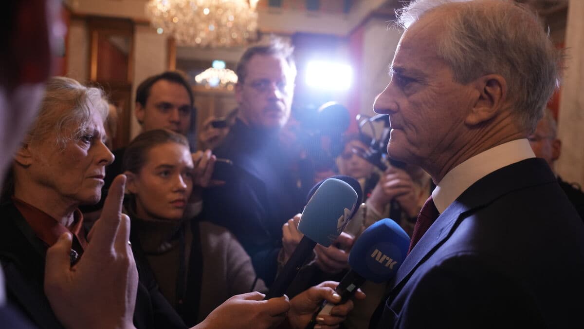 Gahr Støre: Mette-Marit must explain ties to Jeffrey Epstein