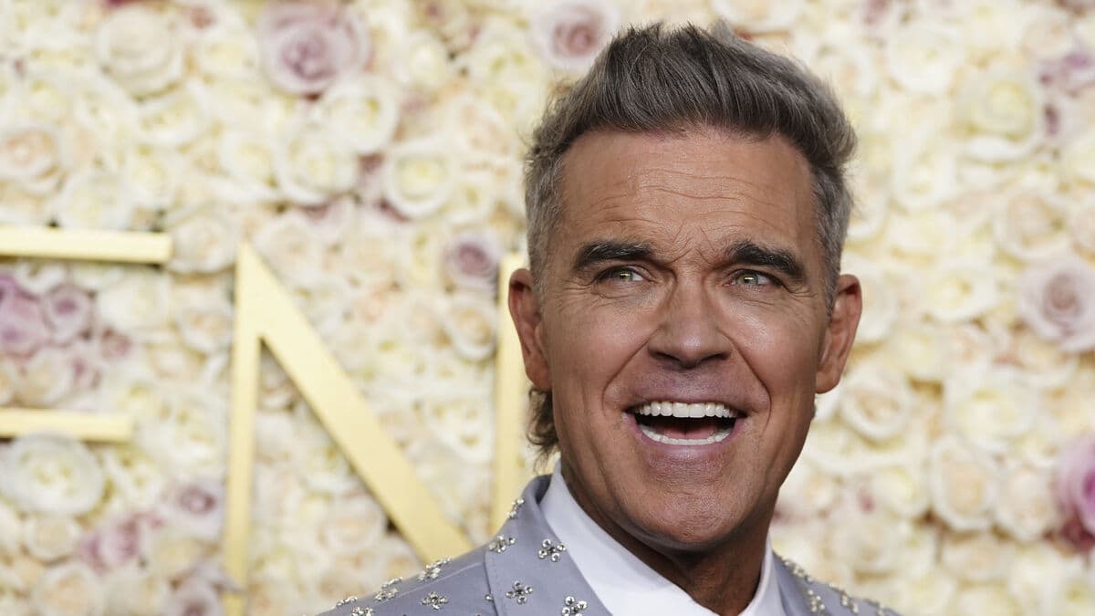 Robbie Williams breaks Beatles' old record for UK number one albums