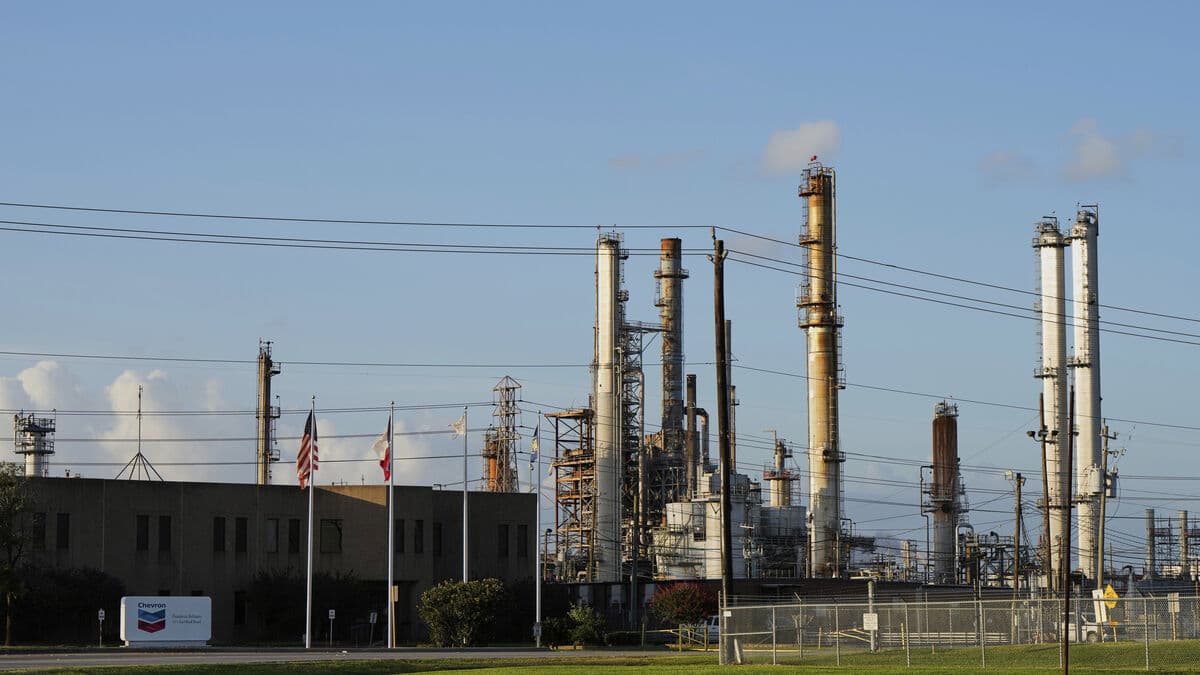 Oil giants beat profit expectations