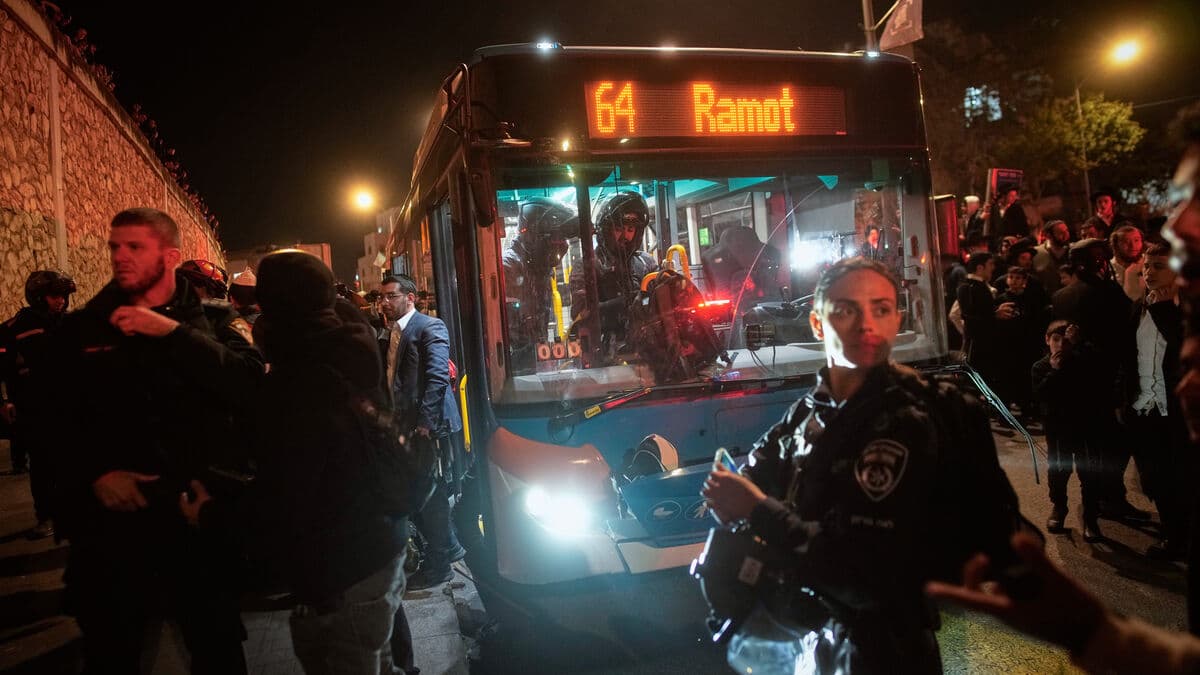 Bus crashes into ultra-Orthodox demonstration in Jerusalem, one dead