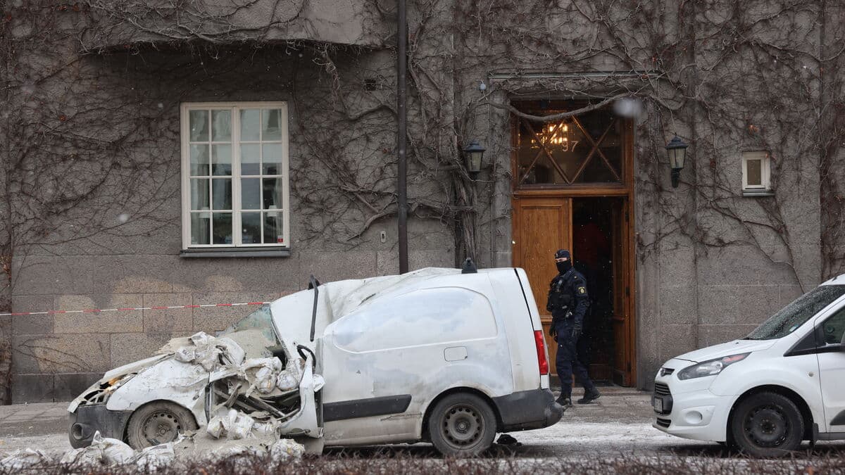 Container fell from crane, car crushed in Östermalm, central Stockholm