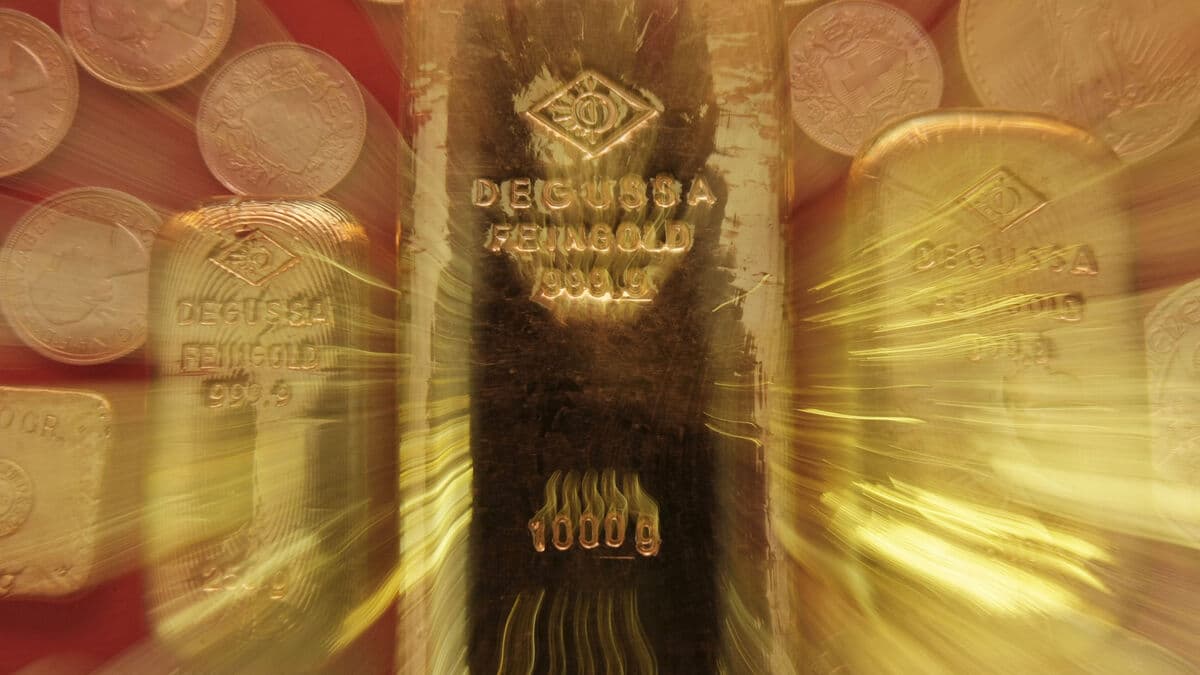 Gold Price Drops 3.8% After Reaching Historic High