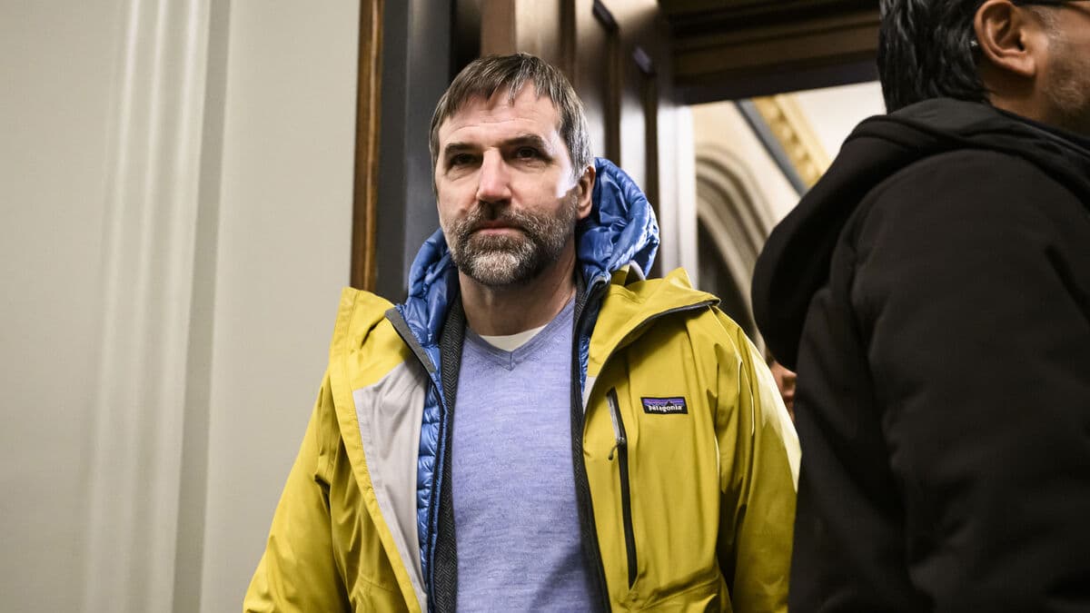 Minister resigns in protest against oil policy