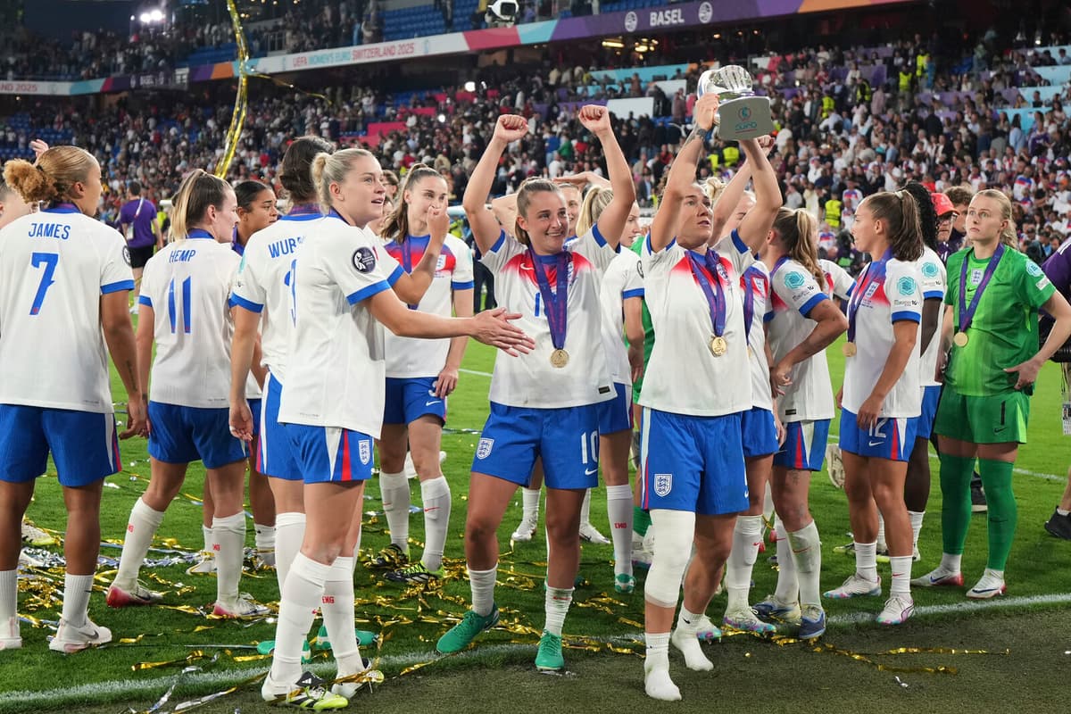 Lucy Bronze Played European Championship with Shin Fracture