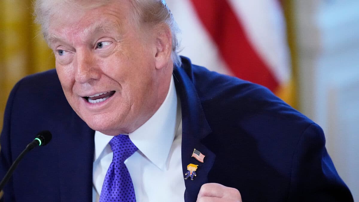 Trump locks up oil revenues from Venezuela with executive order